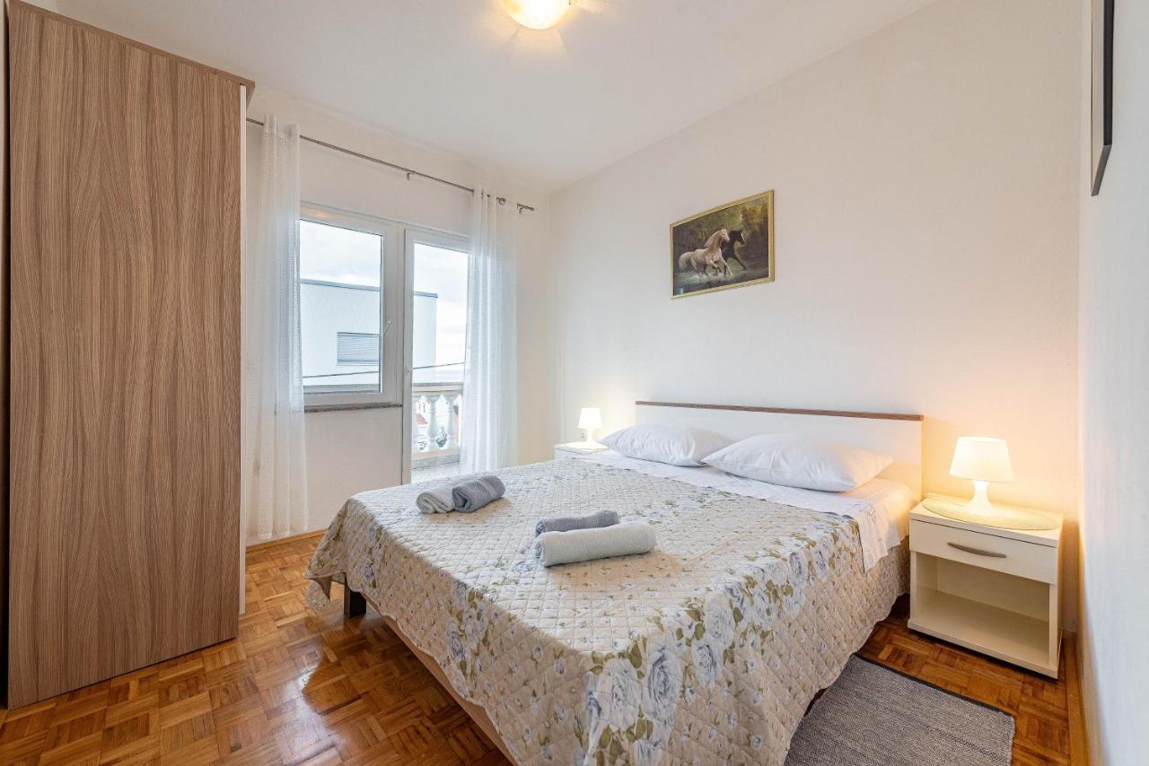 Family Friendly Seaside Apartments Kozino, Zadar - 5749 Petrcane Εξωτερικό φωτογραφία