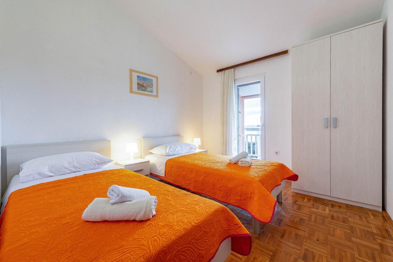 Family Friendly Seaside Apartments Kozino, Zadar - 5749 Petrcane Εξωτερικό φωτογραφία