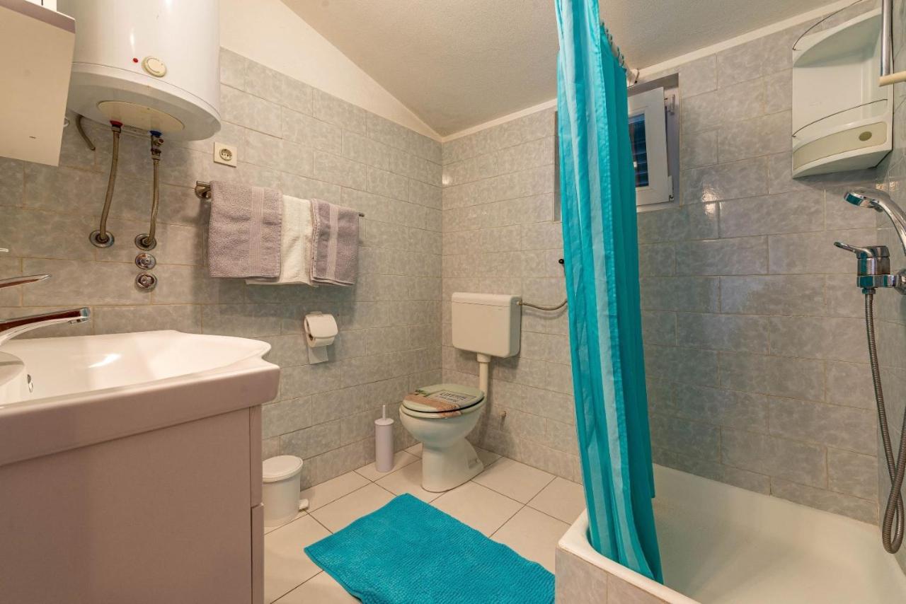 Family Friendly Seaside Apartments Kozino, Zadar - 5749 Petrcane Εξωτερικό φωτογραφία