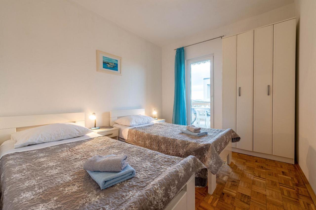 Family Friendly Seaside Apartments Kozino, Zadar - 5749 Petrcane Εξωτερικό φωτογραφία