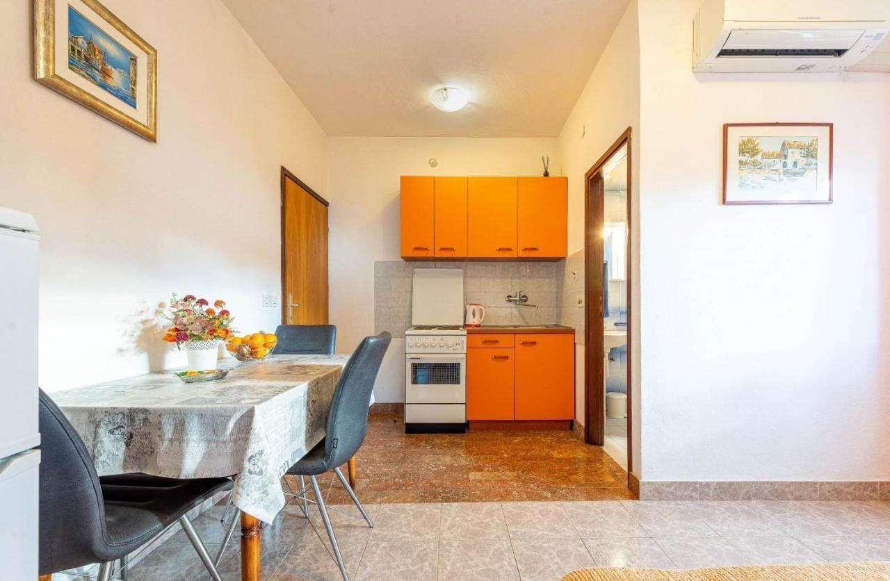 Family Friendly Seaside Apartments Kozino, Zadar - 5749 Petrcane Εξωτερικό φωτογραφία