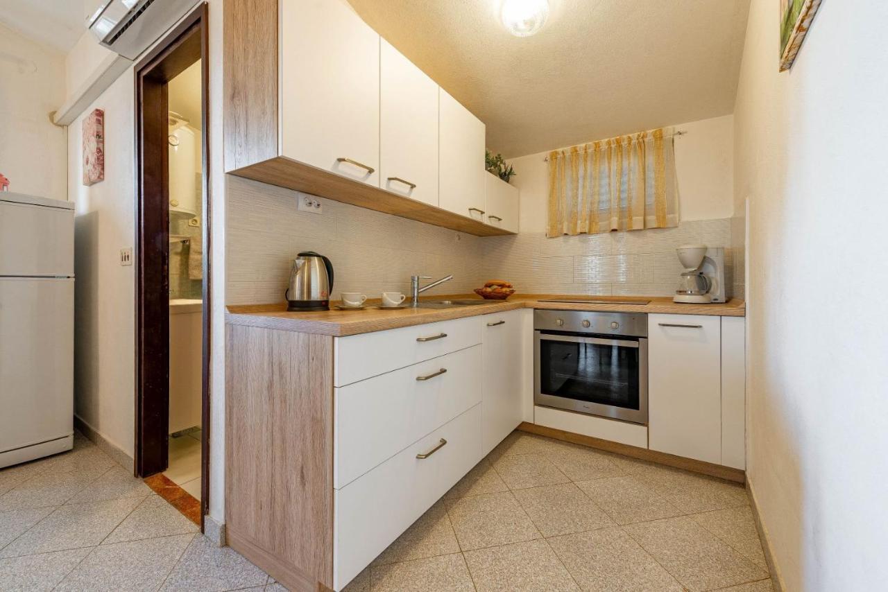 Family Friendly Seaside Apartments Kozino, Zadar - 5749 Petrcane Εξωτερικό φωτογραφία